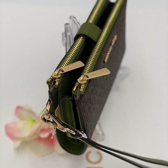 MICHAEL KORS LARGE DOUBLE ZIP WRISTLET EVERGREEN - Picture 9 of 16